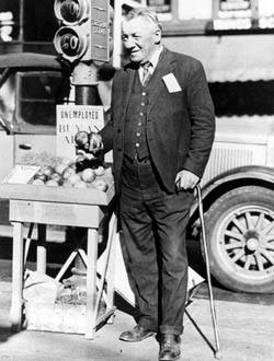 1931 год. Фред Белл, бывший миллионер, теперь безработный, после краха фондового рынка приторговывает яблоками на улице Сан-Франциско.