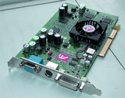 Референс-карта ATI Radeon 9600 Pro: главное отличие скрывается под радиатором (см. фото на стр. 8).