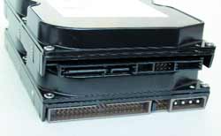 Интерфейсы Serial ATA и UltraATA/133 теперь у Samsung равноправны.