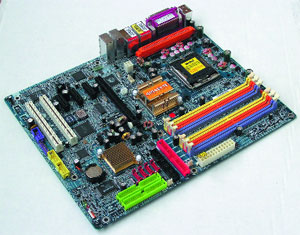 ����� Gigabyte GA-8GPNXP Duo �� ������� i915P c ���������� ���� ����� ������ 