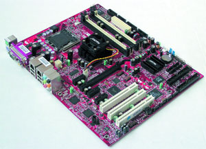 ����� Foxconn 925XE7AA �� ������� i925XE Express.