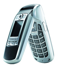 SGH-E720 � ������������� ������ ��������� GSM-��������� Samsung. � ������ Bluetooth, �������������� ������ �� ��������, MP3-������, ��������� MPEG4-�����
