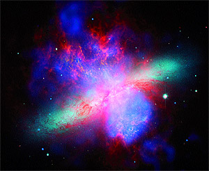 ��������� ������ (M82, NGC3034), ��������� ������� ���������, ���������� ~11,5 ���. �������� ���. ������ hubble/spitzer/chandra