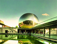 ���������� iMAX ���� ������ �����-����� ���������� ����������� (�� ������ ��������� OMNIMAX La Geode)