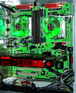 ��������� ����� �� ������� ATI/AMD RD790 � ����� ������������ Phenom FX � �������������� �� ���� ATI R600